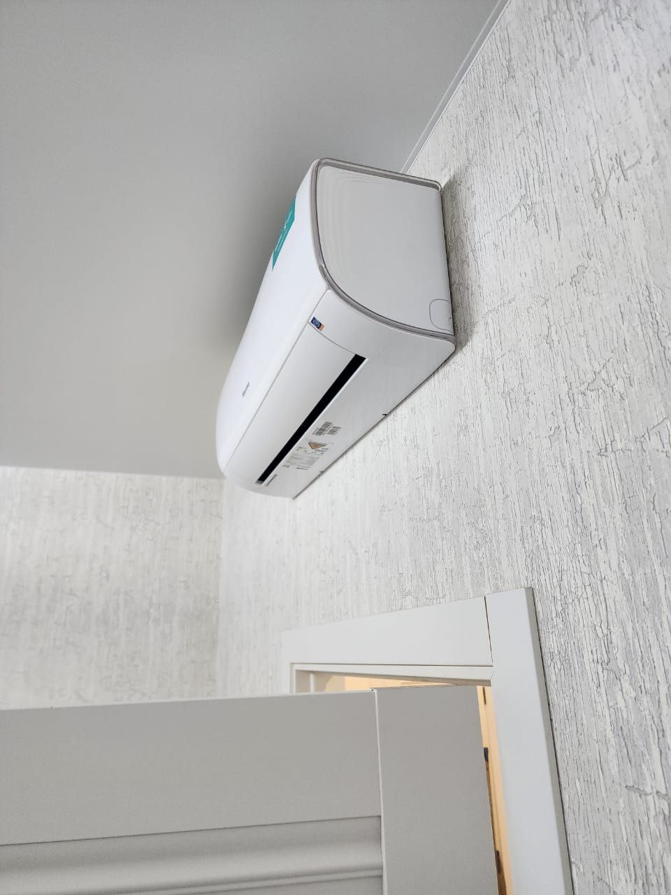 Сплит-система Hisense AS-09UW4RYRKB05G / AS-09UW4RYRKB05W (ZOOM DC Inverter)